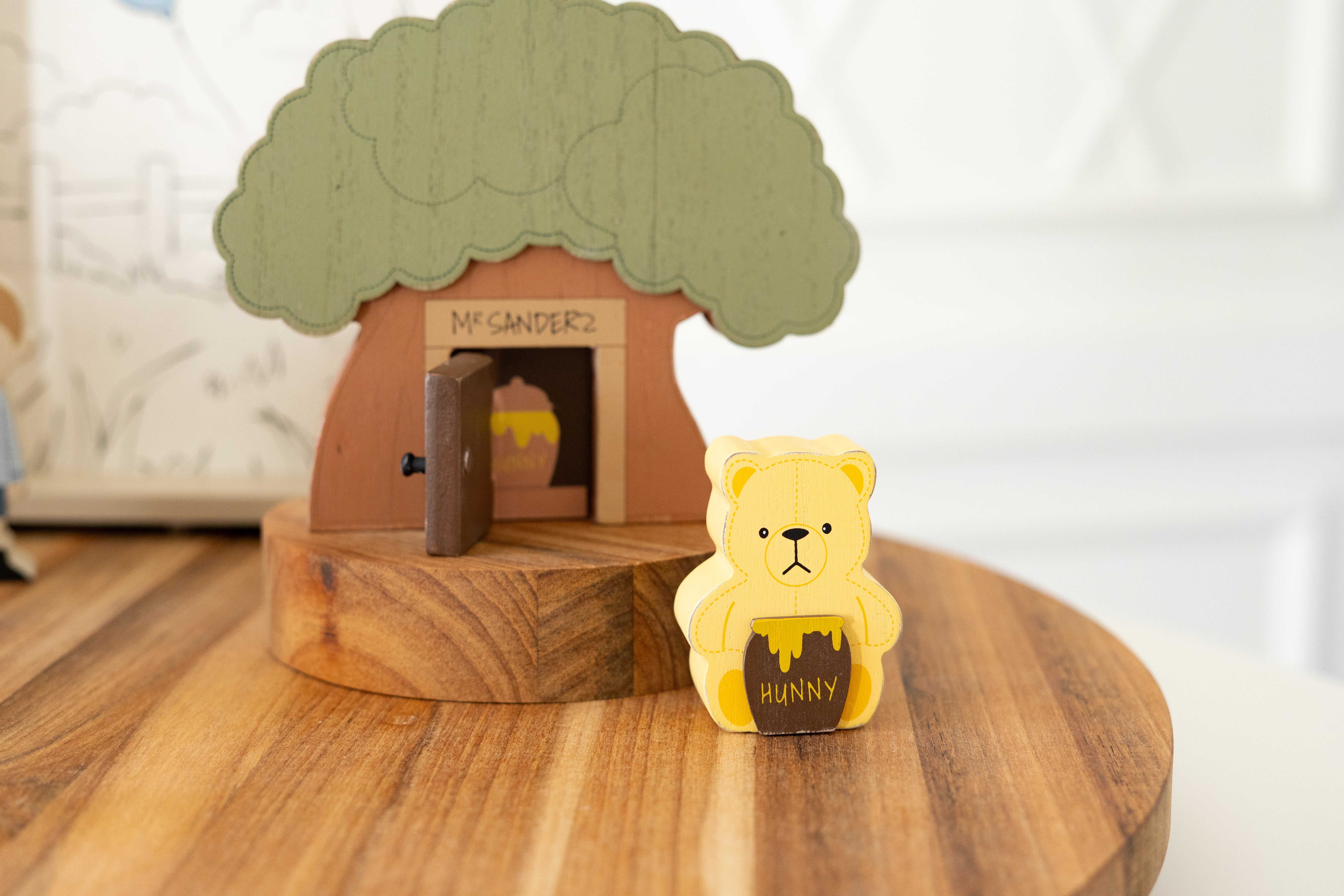Winnie The Pooh Woodland Storybook Gift Set s/8