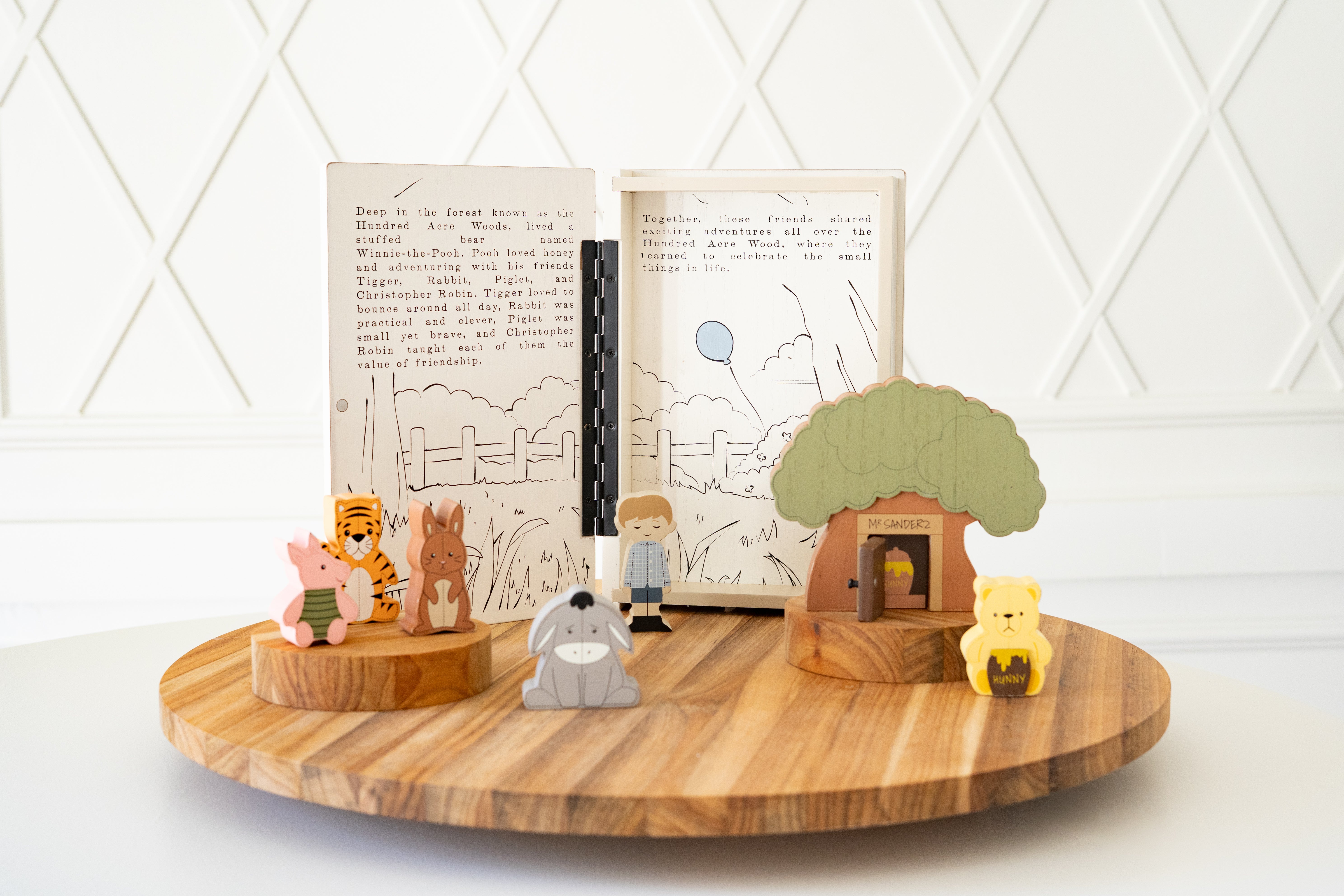 Winnie The Pooh Woodland Storybook Gift Set s/8