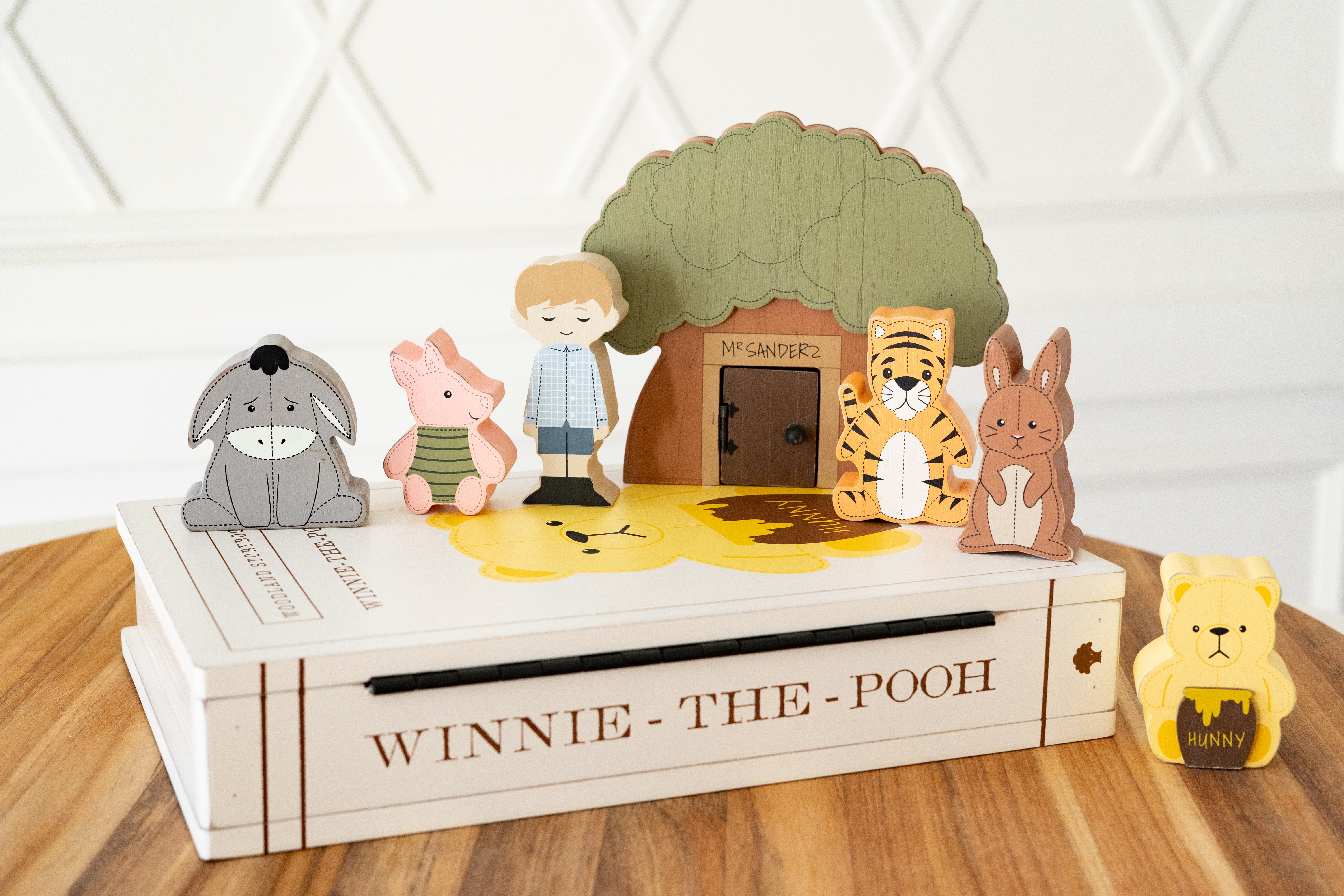 Winnie The Pooh Woodland Storybook Gift Set s/8